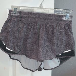 lululemon hotty hot 2.5 inch shorts